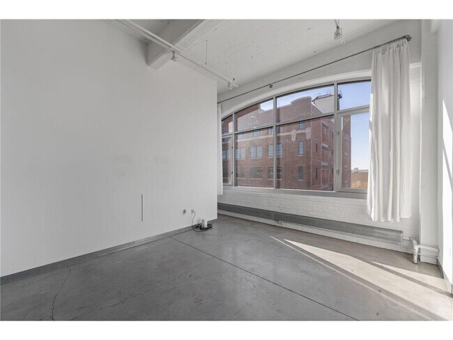 Building Photo - 700 N Washington Ave