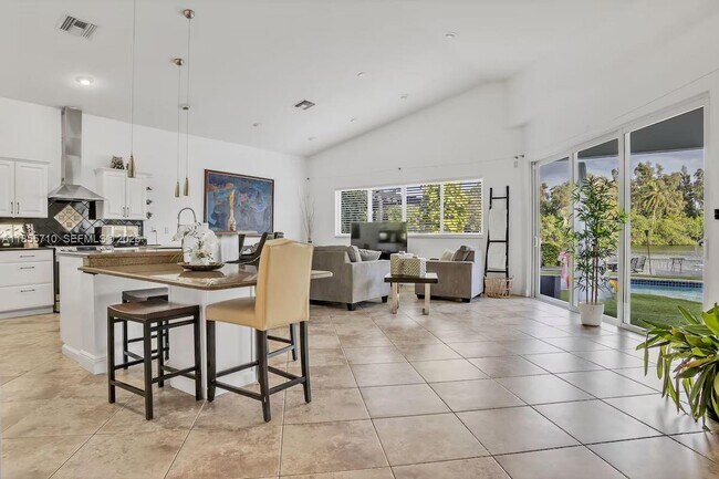 Building Photo - 205 N 31st Ave