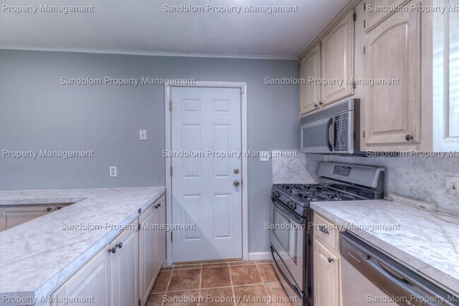 Building Photo - For Lease | Tulsa | 3 Bedroom, 1 Bath | $1...