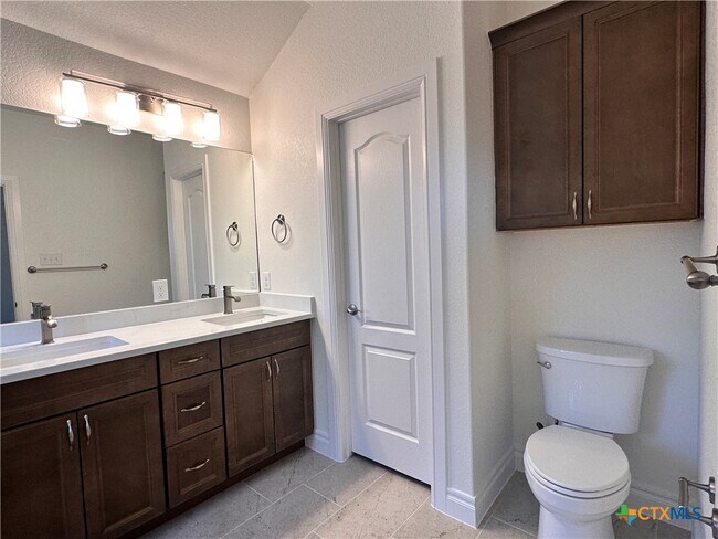 Building Photo - 2017 Ridge View Dr