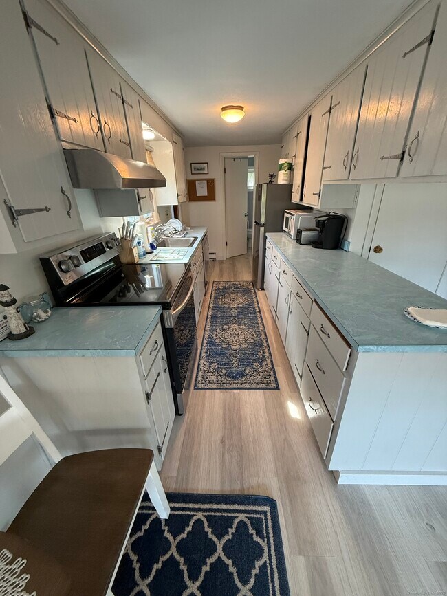 Building Photo - 2 Reed Ave