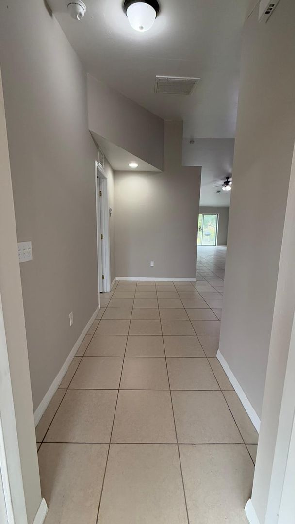 Building Photo - 1619-1621 SW 33rd St- Duplex