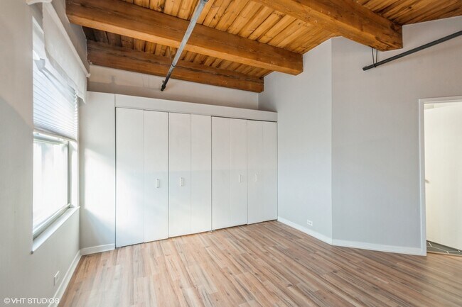 Building Photo - 225 W Huron St