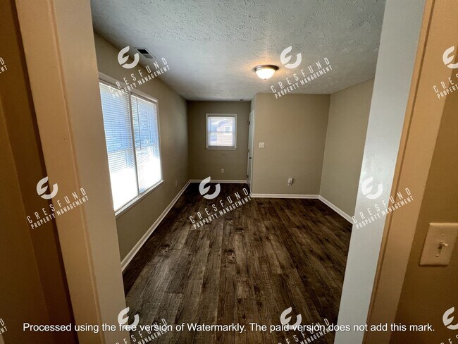 Building Photo - Spacious 1 bedroom 1 bathroom apartment