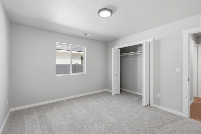 Building Photo - 6679 W Redwood Crk Dr
