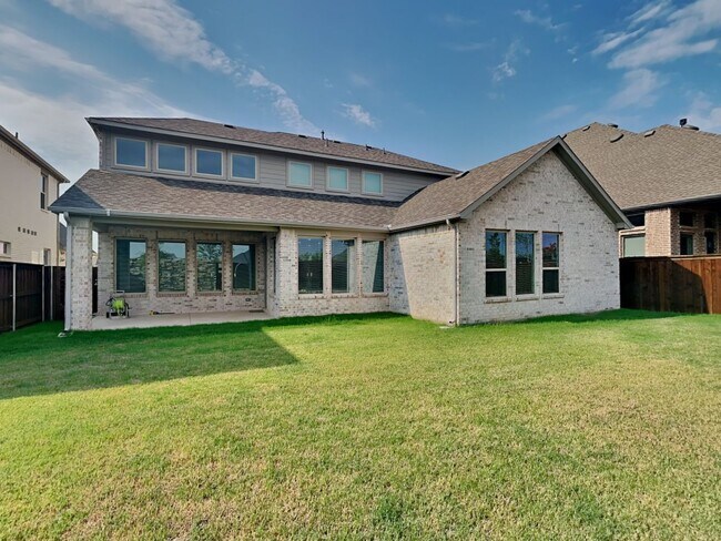 Building Photo - LIVING IN LUXURY! ½ off the first full month’s rent with move-in on or before 11/30/2025.