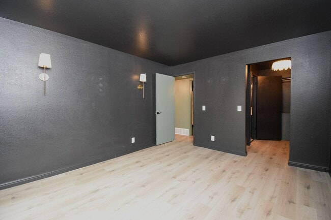 Building Photo - Charming 1 Bed 1 bath Condo in the Heart of Fort Union!!!