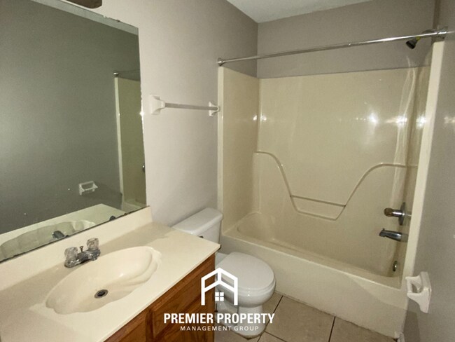 Building Photo - 5950 Chadwell Rd