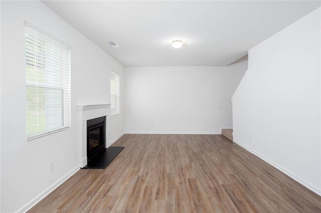 Building Photo - 590 River Run Dr