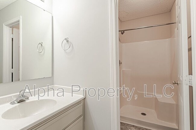 Building Photo - 105 Brushy Hollow Ln