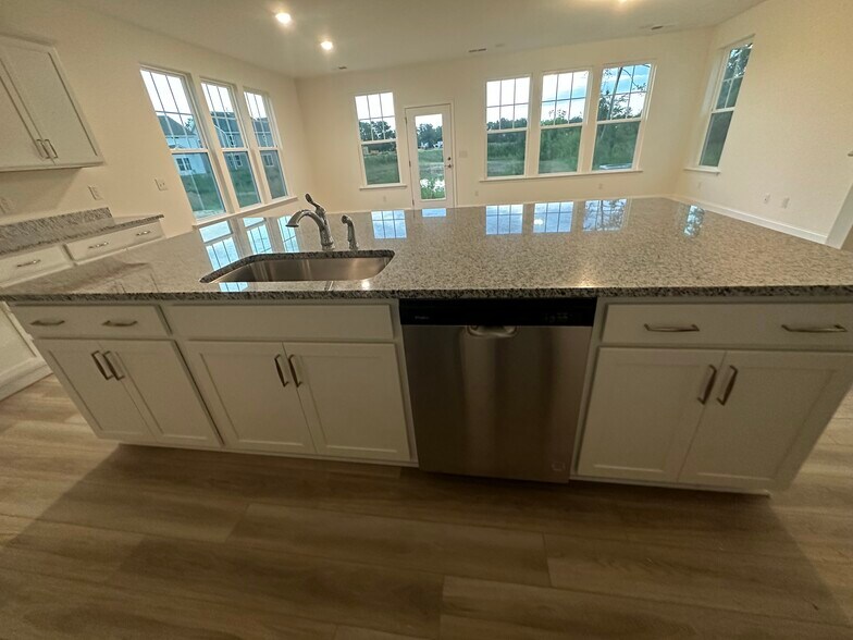 Building Photo - 38 Nailsworth St