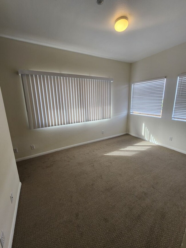 Building Photo - Ocean View Corner Apartment with Private Deck