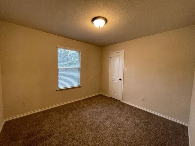 Building Photo - 3240 Valentino Dr