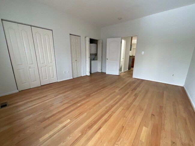 Building Photo - 211 Bates St NW