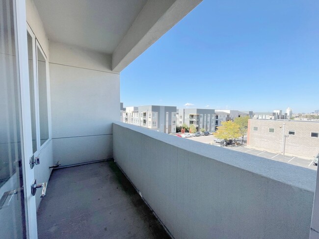 Building Photo - Improved Price!!!! Bustling Location! Mode...