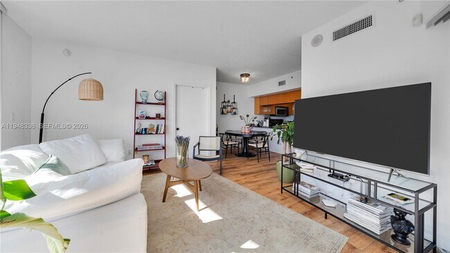 Building Photo - 1750 N Bayshore Dr