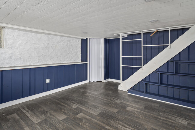 Building Photo - 710 Edmondson Ave