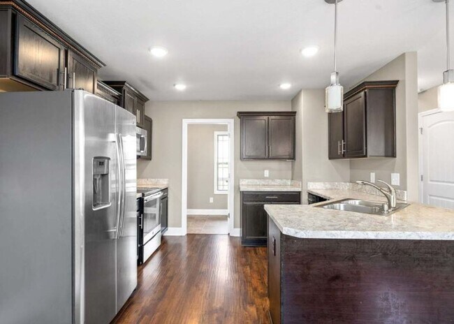 Building Photo - 1103 Medallion Ct
