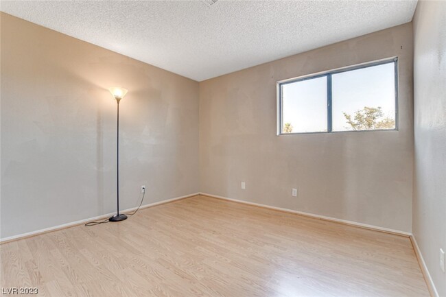 Building Photo - 3928 N Cobble Creek Ct