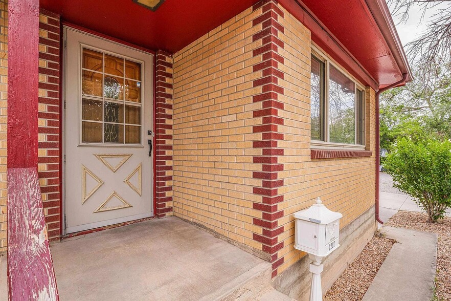 Building Photo - 2202 Orchard Ave