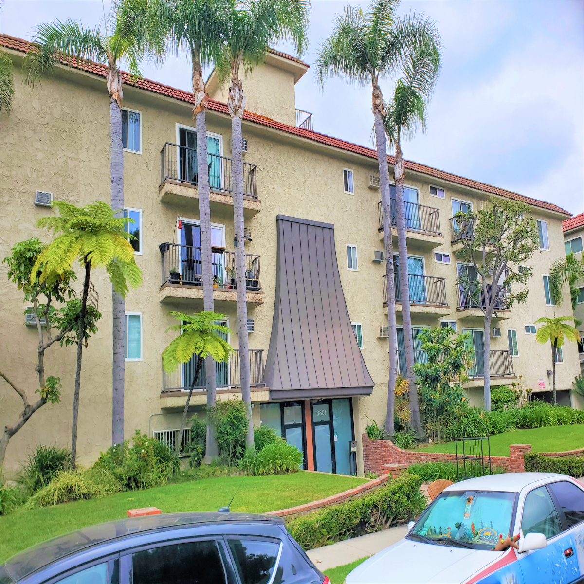 Building Photo - 3841 Mentone Ave
