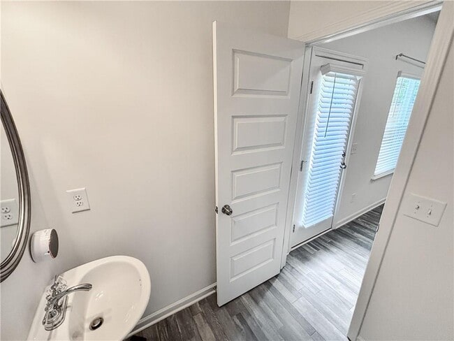 Building Photo - 5784 Silver Lk Dr