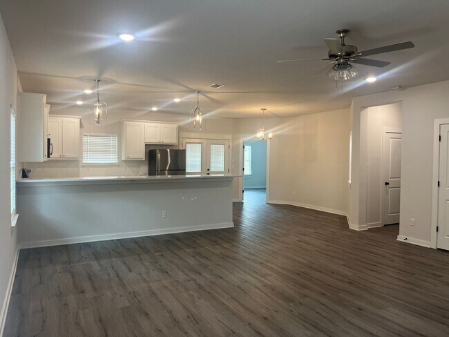 Building Photo - 2853 S Hills Ave