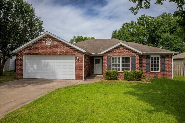 Building Photo - 902 SW Sandrock Rd