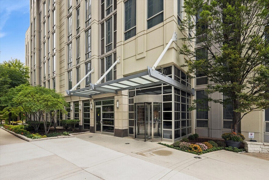 Building Photo - 720 N Larrabee St