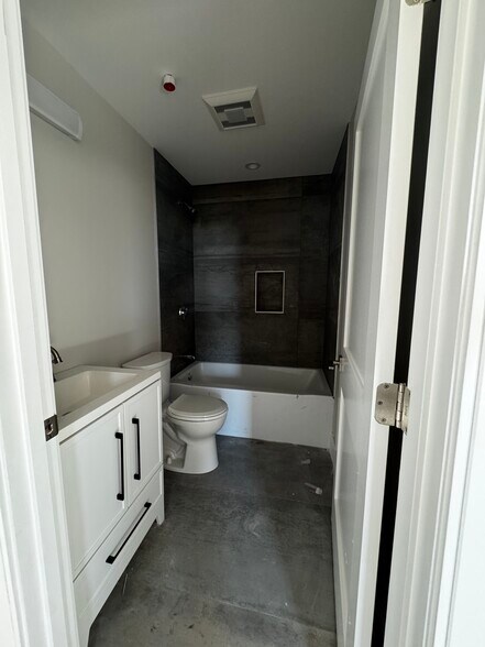 Building Photo - 50 Sachem St