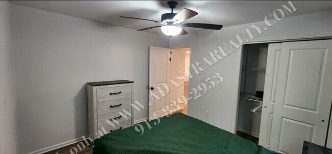 Building Photo - Like New Furnished Home in Lawrence Short Term Lease-Available NOW!!