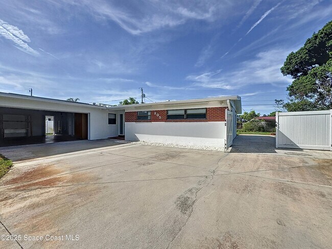 Building Photo - 205 Bimini Dr