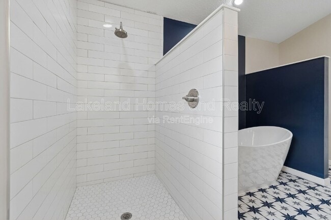 Building Photo - 95 Woodside Dr