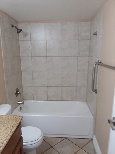 Bathroom - 601 W 11th Ave