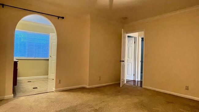 Building Photo - 960 Branham Ln