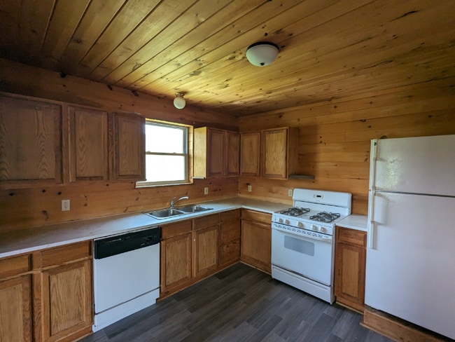 Building Photo - 215 Windy Hill Rd