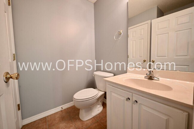 Building Photo - 933 Scenic Oak Ln