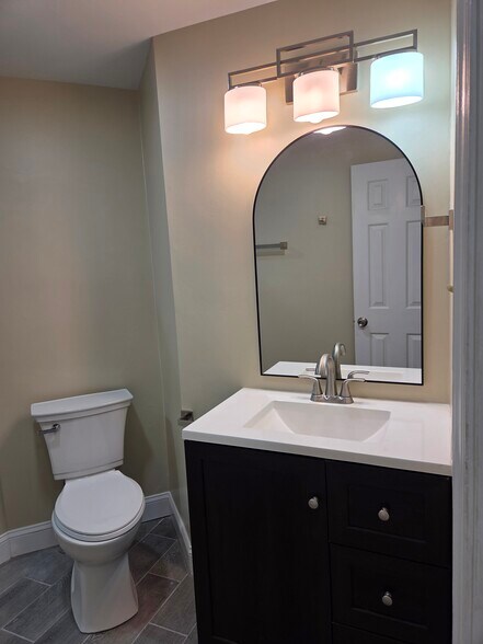 Building Photo - 4239 Glenn Dale Rd