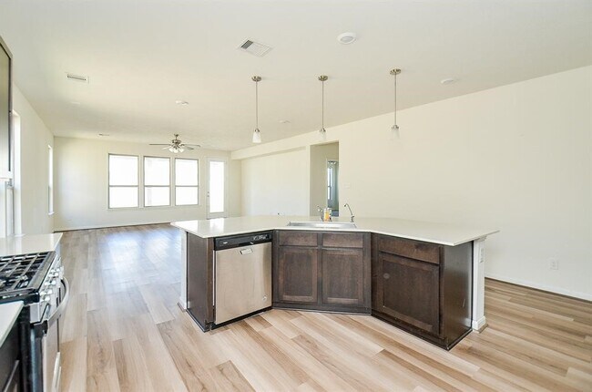 Building Photo - 25410 Champion Ridge Ct