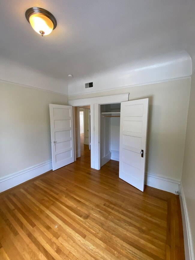 Building Photo - Lovely 2-bedroom Condo in Cole Valley - Ex...