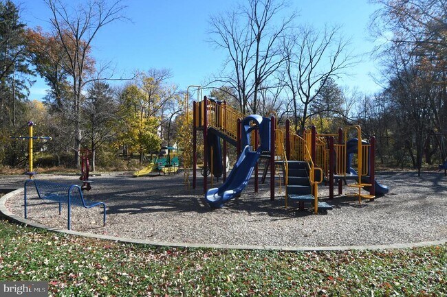 Building Photo - 7812 Briardale Terrace