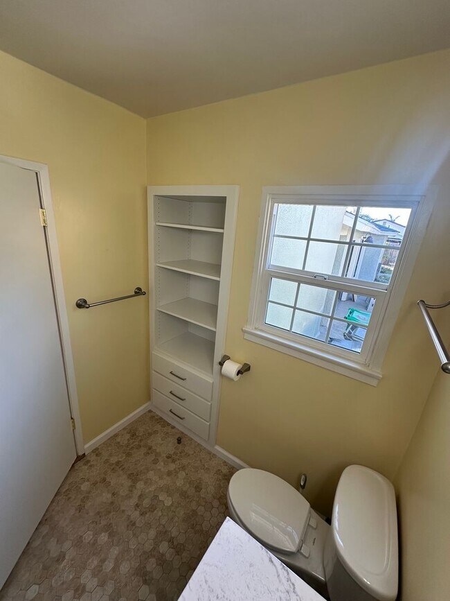 Building Photo - Cute NE 2 Bedroom, 1 Bath Home close to Hancock College