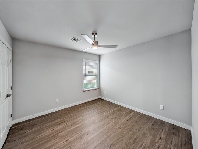 Building Photo - 313 NW 65th Ave