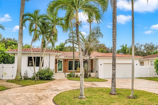 Building Photo - 1080 NE 104th St