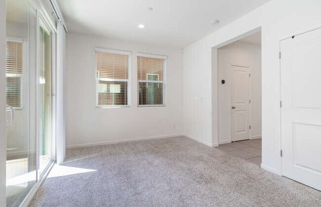 Building Photo - Charming Riverstone Home with Spacious Kitchen Island & Private Backyard