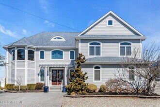 Building Photo - 3110 Windsor Ave