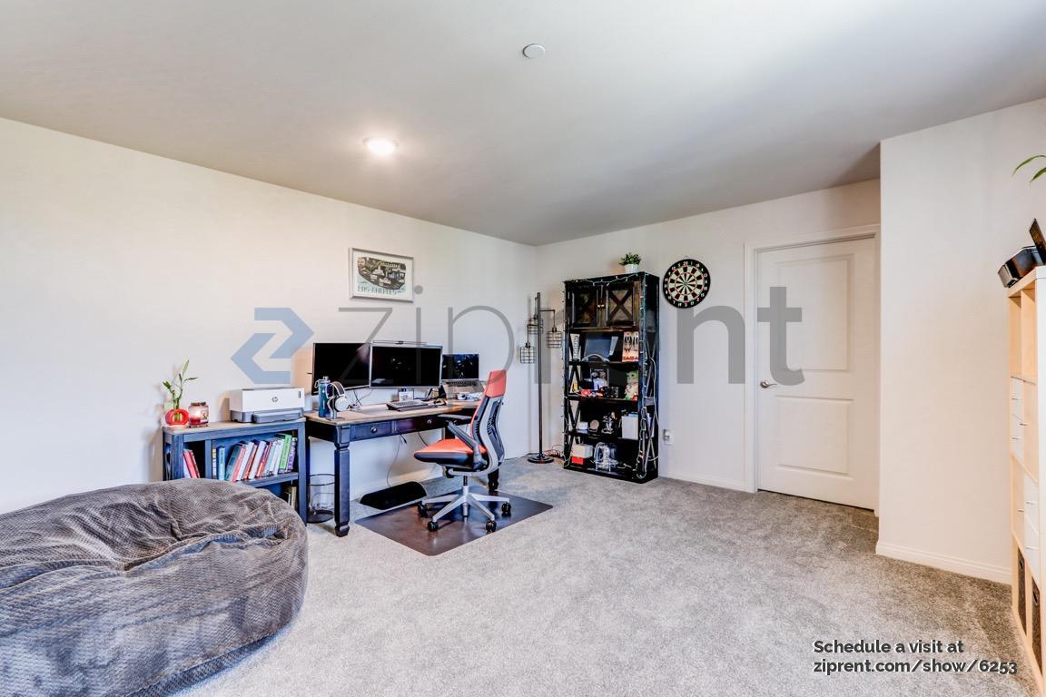 Building Photo - Unit