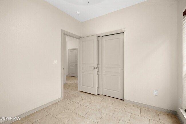 Building Photo - 5939 Bandolero Dr