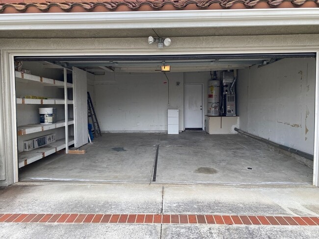 Building Photo - Single Story RSM house with HUGE yard!