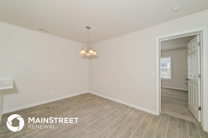 Building Photo - 10520 Lone Star Way